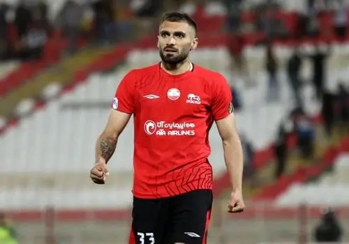 هافبک پرسپولیس تمدید کرد