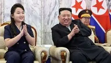 تصاویر دختر نوجوان رهبر کره شمالی درحال تماشای رژه نظامی