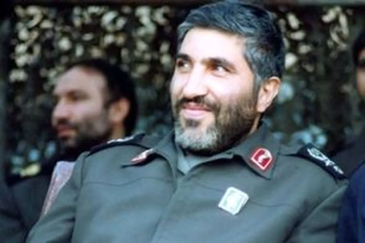 سردار احمد کاظمی سوار بر اسب در جبهه جنگ/عکس