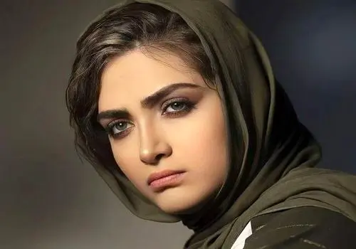 سلفی الناز ملک بازیگر «زخم کاری» در کنار امیر دژاکام اولین معلم بازیگریش