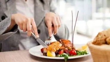 راهکارهایی برای کم کردن سرعت هنگام غذا خوردن
