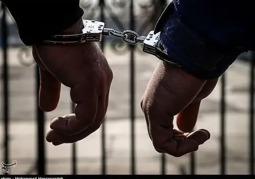دستگیری سارق حرفه‌ای موبایل در مراسم تشییع شهدا/کشف ۱۲ گوشی مسروقه
