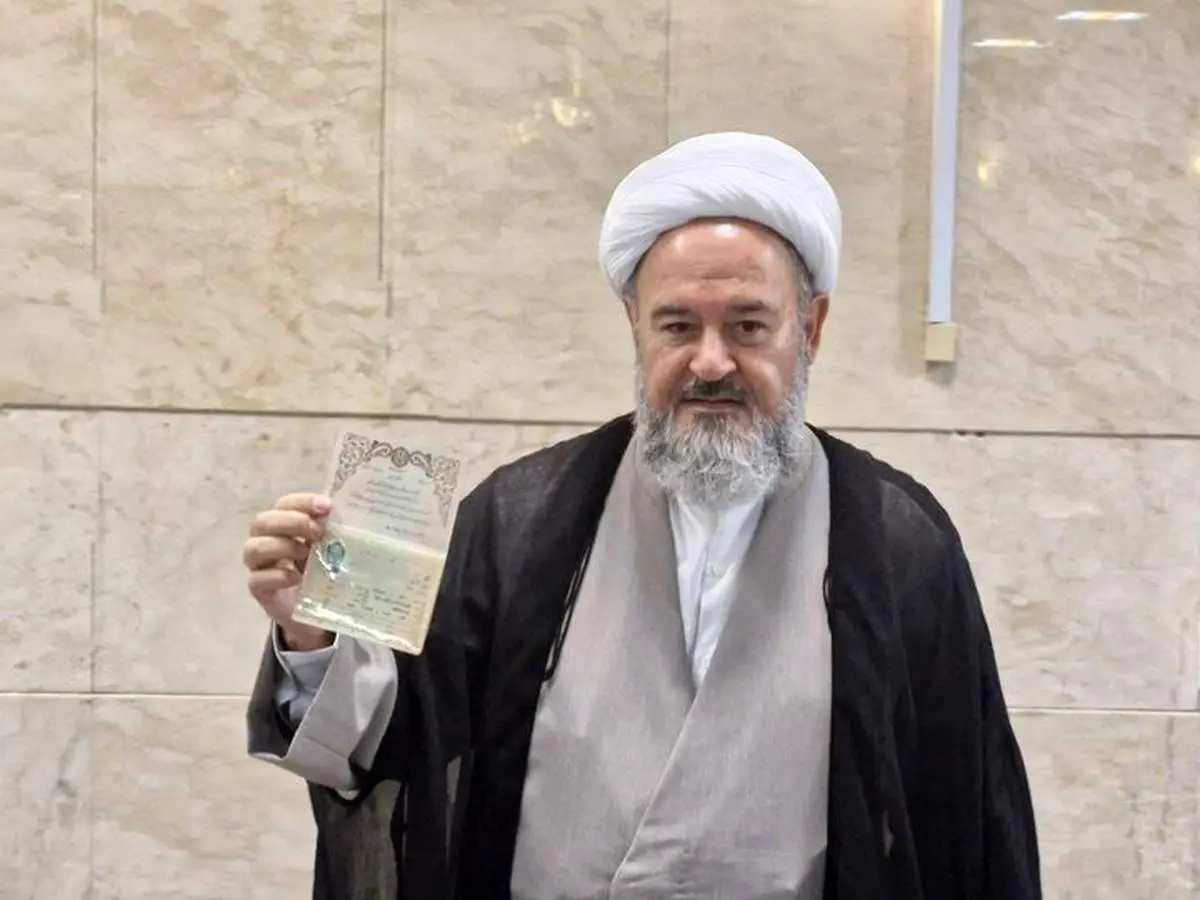 حجت الاسلام اکبری داوطلب ریاست جمهوری ۱۴۰۳ شد+ عکس