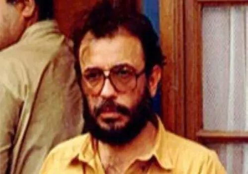 عکس/ صف جلوی سینما، هنگام اکران فیلم طوقی؛ سال ۱۳۴۹