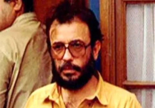 عکس/ صف جلوی سینما، هنگام اکران فیلم طوقی؛ سال ۱۳۴۹
