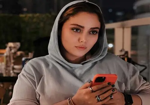 این خانم بازیگر با زشت‌ترین لباس‌ هم زیباست