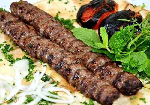 رئیس اتحادیه کباب: چلوکباب زیر ۱۰۰ هزارتومان، سم‌فروشی است

