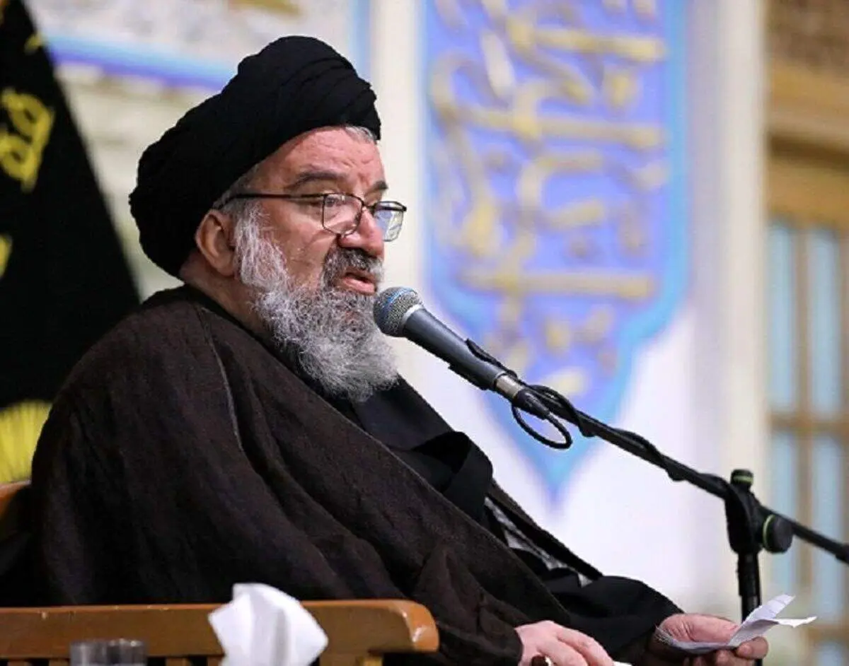 ژست جالب احمد خاتمی مقابل کاظم صدیقی در نماز جمعه+عکس
