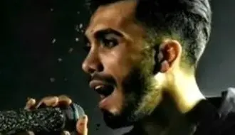 هدیه ویژه هوادار خانم به مهراد جم در حین کنسرت/ویدیو 