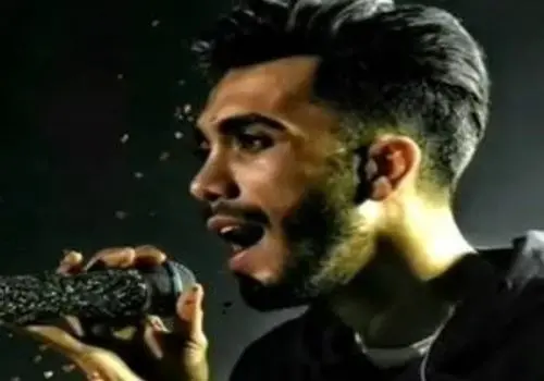 هدیه ویژه هوادار خانم به مهراد جم در حین کنسرت/ویدیو 