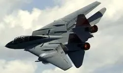  مانور جنگنده F-14 و جمع‌کردن بال‌ها+ فیلم