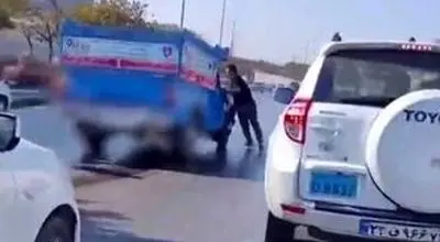 حرکت عجیب راننده نیسان پس از تصادف در مشهد!/ویدیو 