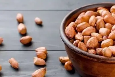 تأثیر شگفت‌انگیز مصرف روزانه بادام‌زمینی بر عملکرد مغز
