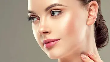 هیالورونیک اسید چگونه بر زیبایی پوست اثر می‌گذارد؟

