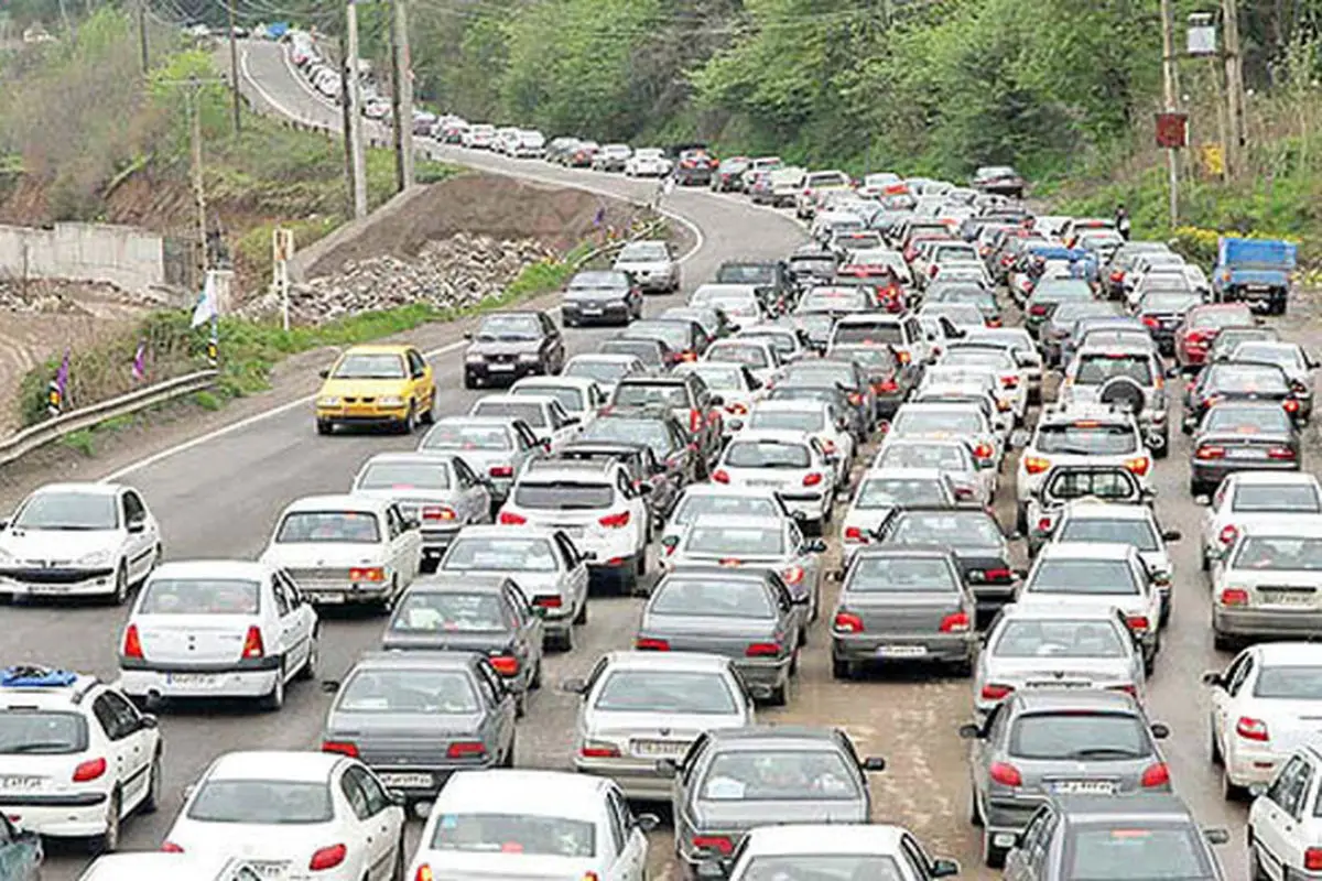 ترافیک سنگین آزادراه تهران - شمال و جاده کرج - چالوس را  یک طرفه کرد