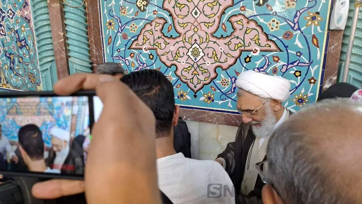 پور محمدی پای صندوق اخذ رای حسینیه ارشاد+ عکس