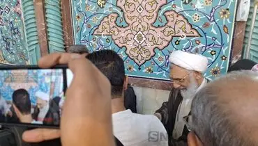 پور محمدی پای صندوق اخذ رای حسینیه ارشاد+ عکس