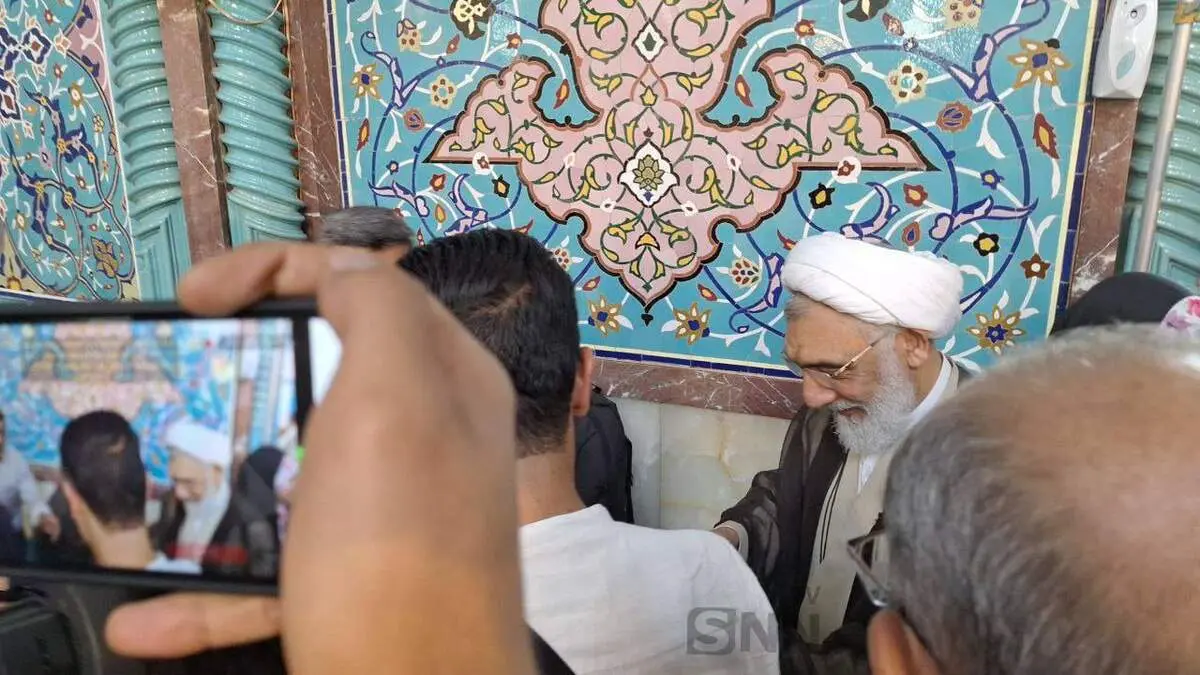 پور محمدی پای صندوق اخذ رای حسینیه ارشاد+ عکس