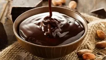 طرز تهیه سس شکلات فوری برای کیک و دسر