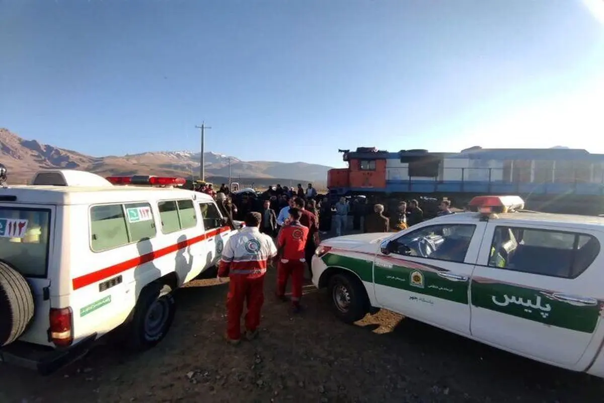 تصادف قطار با سمند در کرمانشاه با ۲ جان‌باخته