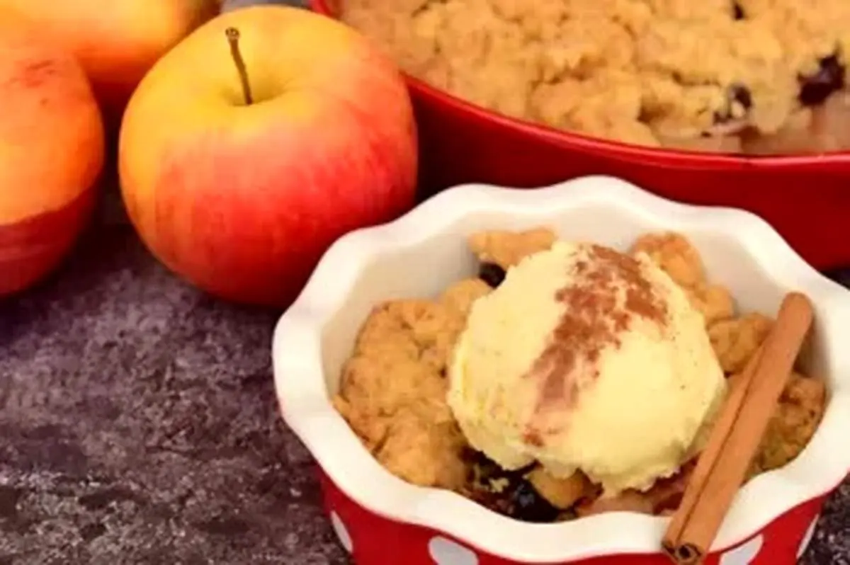 طرز تهیه کرامبل سیب و دارچین / یک دسر مقوی و خوشمزه
