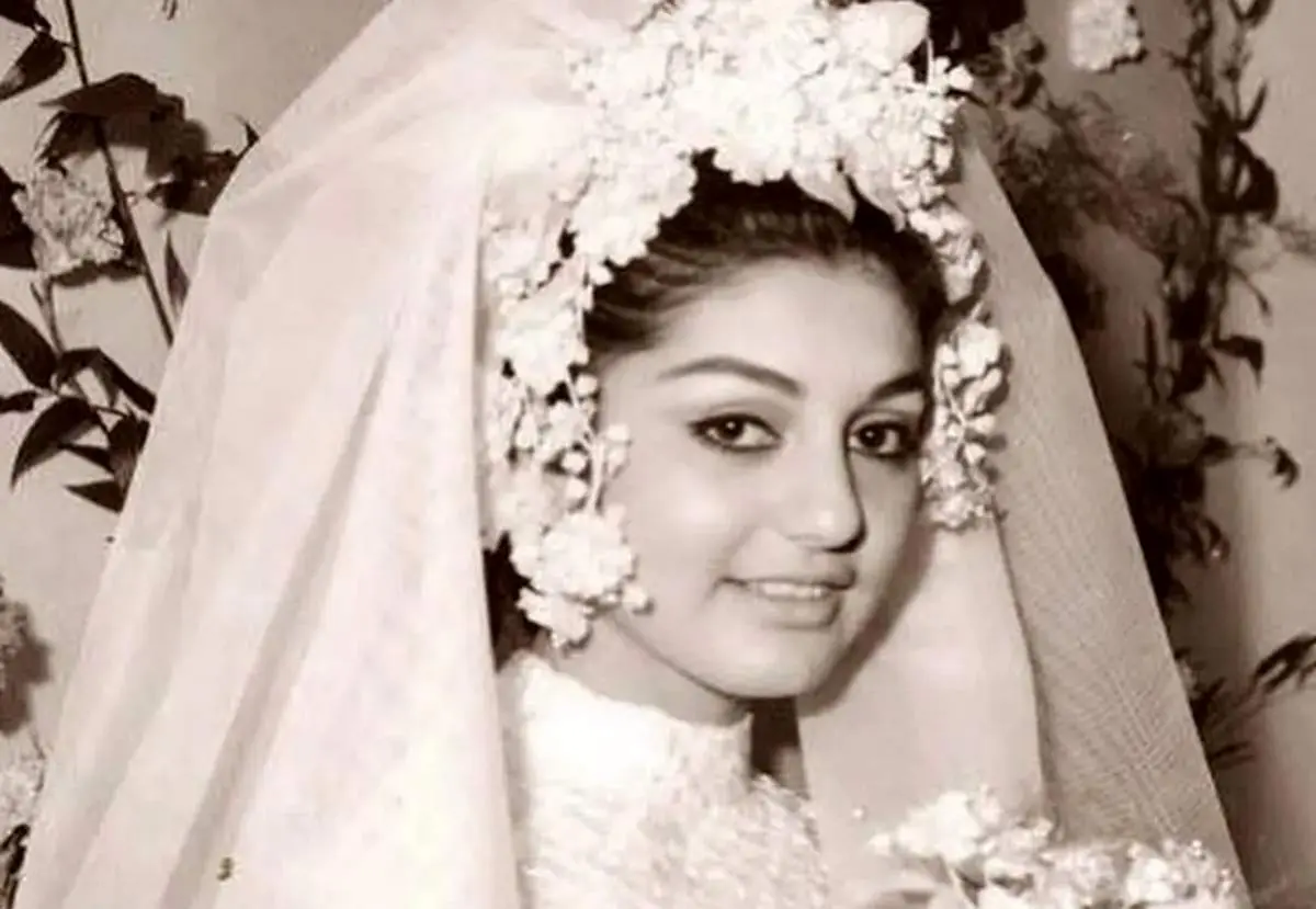 «گوگوش» 12 ساله در کنار برادر کوچکترش؛ دهۀ 