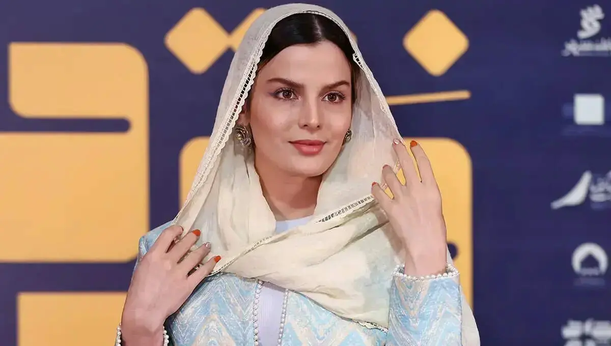 سفر غزاله اکرمی به استانبول؛ بازیگری که خود را «نیکول کیدمن ایران» می‌داند + عکس 