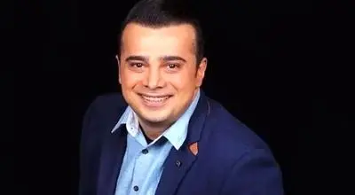 سبزی پاک کردن سپند امیر سلیمانی پشت ترافیک داخل ماشین/عکس