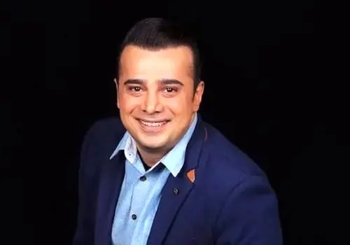 سبزی پاک کردن سپند امیر سلیمانی پشت ترافیک داخل ماشین/عکس