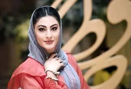 تصویر بدون گریم مریم مومن بازیگر سریال یزدان در اولین حضورش در تلویزیون