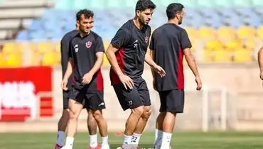 بازیکنان اصلی پرسپولیس در سالن بدنسازی، سایرین روی زمین چمن