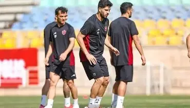 بازیکنان اصلی پرسپولیس در سالن بدنسازی، سایرین روی زمین چمن
