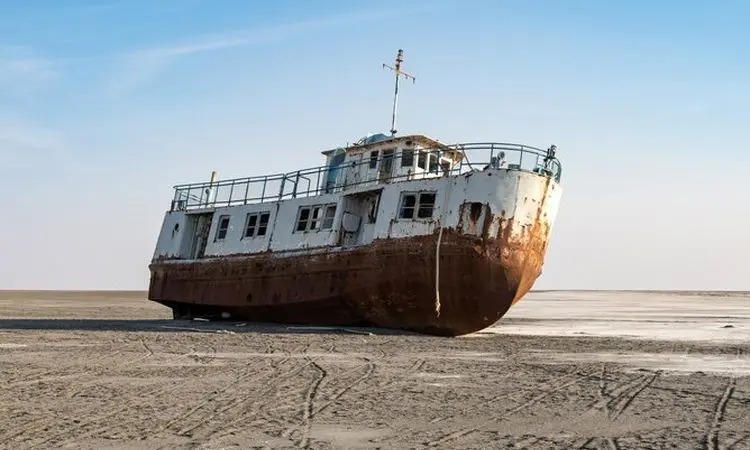 حضور مردم بر عرشه کشتی معروف آرتمیا + ویدئو