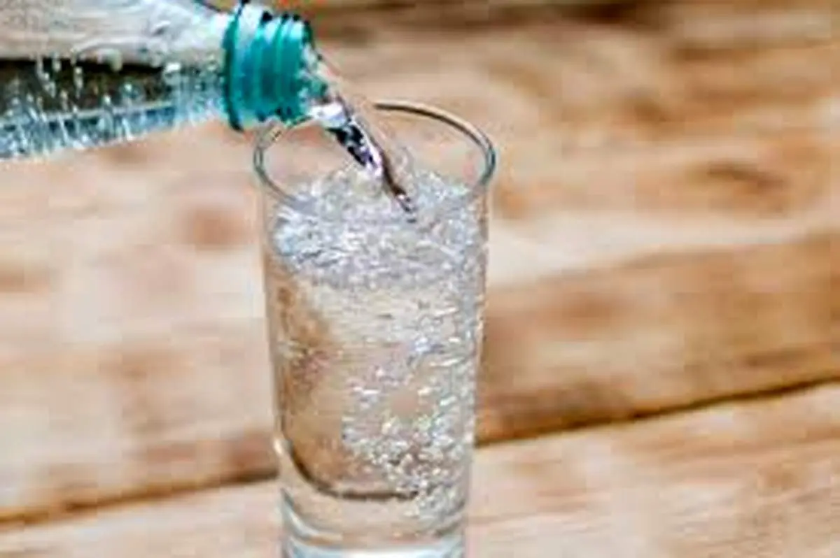 ۷ خطر آب گاز دار که کسی نمی داند!
