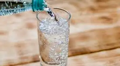 ۷ خطر آب گاز دار که کسی نمی داند!
