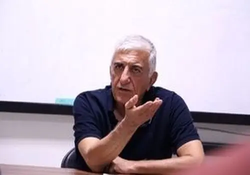 تصویری جدید از رضا کیانیان در پشت صحنه فیلم جهان مبهم هاتف