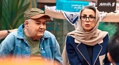 تلخ‌ترین تصویر؛ چهره شکسته همسر اکبر عبدی در مراسم ختم این هنرمند!