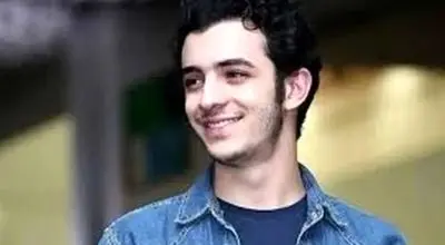  «علی شادمان» در کودکی و با چفیه به دور سر؛ اواخر دهه 70