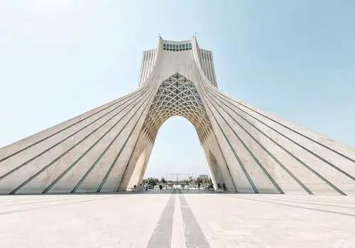 ویدئویی خاطره انگیز از بانگ الله اکبر حاج قاسم در شب 22 بهمن سال 96 

