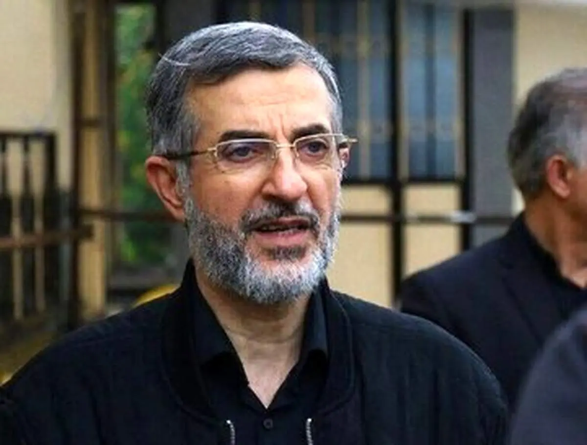 مشایی به سوگ خواهر نشست