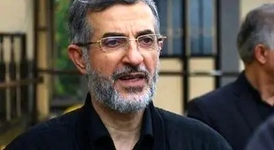 مشایی به سوگ خواهر نشست