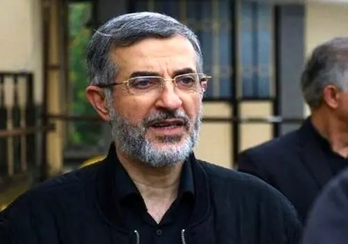 مشایی به سوگ خواهر نشست