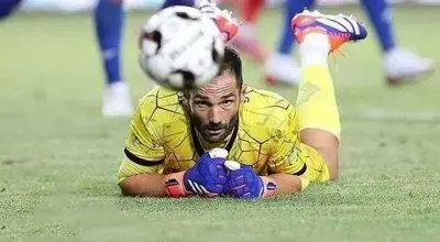 نیمکت‌نشینی اسپانیایی دردسرساز می‌شود؟ | خطر از دست دادن سهمیه بازیکن خارجی برای استقلال