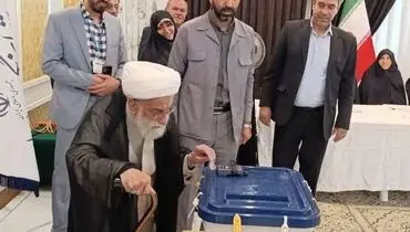 آیت‌الله جنتی رای خود را در صندوق انداخت+ عکس