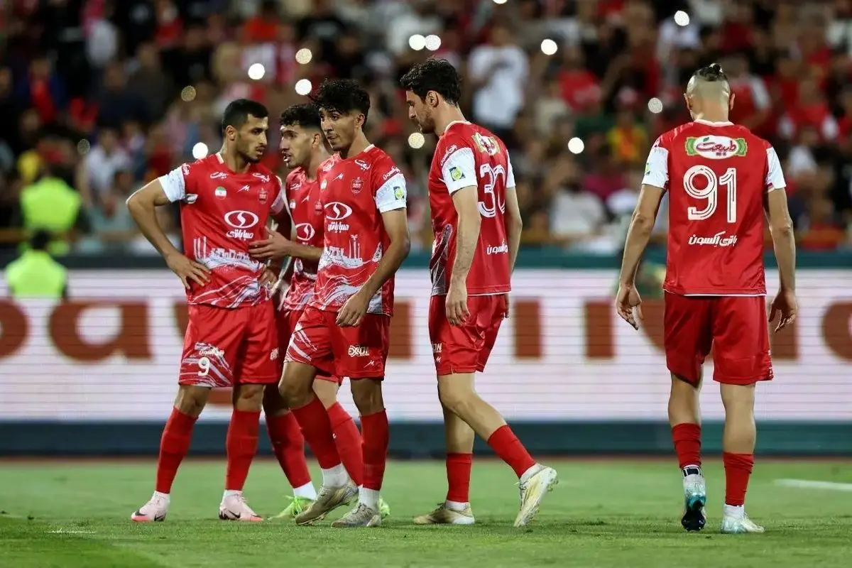 آب سرد سپاهان روی سر سرخپوشان