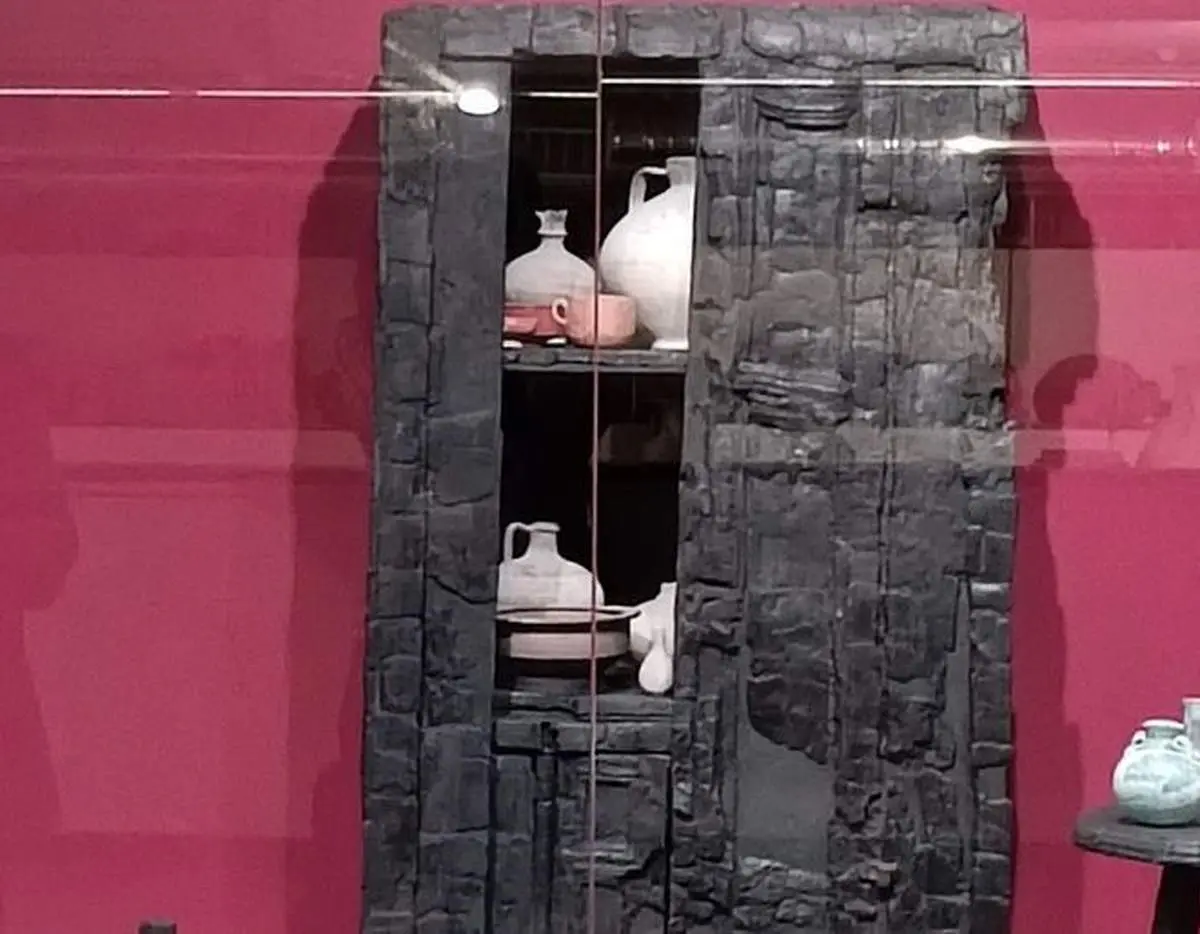 کشف کمد چوبی ۲ هزارساله با ظروف سالم در زیر خاکستر آتشفشان