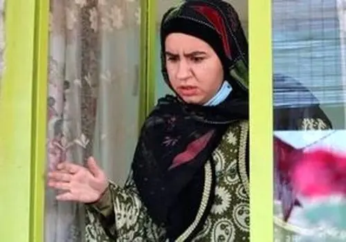 ویدئو احساسی بازیگر نون خ در هوای بارانی