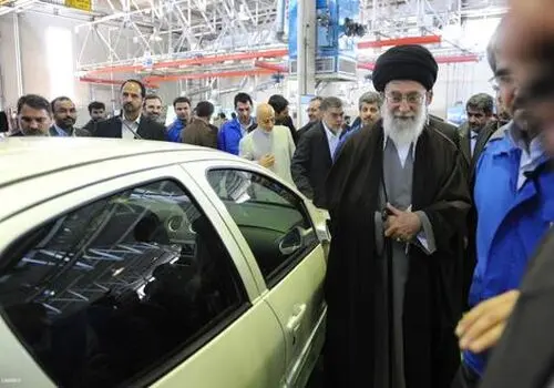 نماز خواندن روحانی، سیدحسن خمینی، رئیسی و محسنی اژه ای پشت سر رهبری