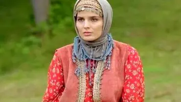 فوتوشوت‌های رویایی و جذاب غزاله اکرمی، بازیگر نقش سوجان در دل دریا / شب‌گردی روی آب