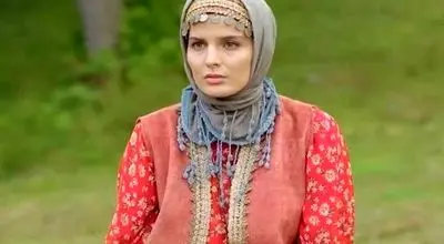 فوتوشوت‌های رویایی و جذاب غزاله اکرمی، بازیگر نقش سوجان در دل دریا / شب‌گردی روی آب